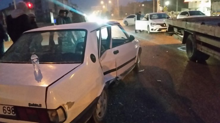 Kulu’da iki otomobil çarpıştı