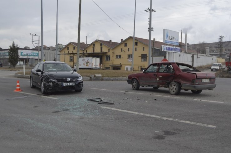 Tavşanlı’da trafik kazası: 3 yaralı