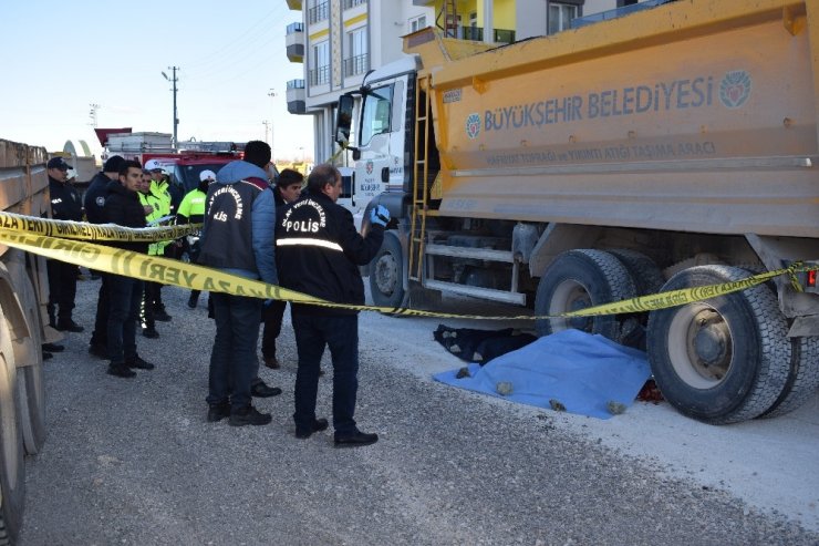 Hafriyat kamyonu belediye işçisini ezdi: 1 ölü