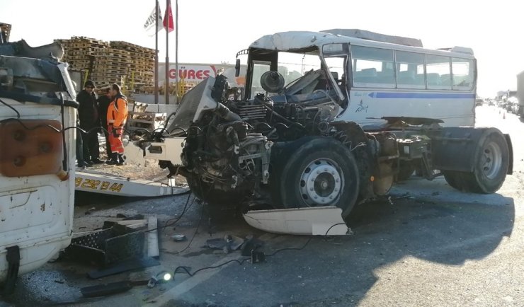 İşçi servisi kaza yaptı: 10 yaralı