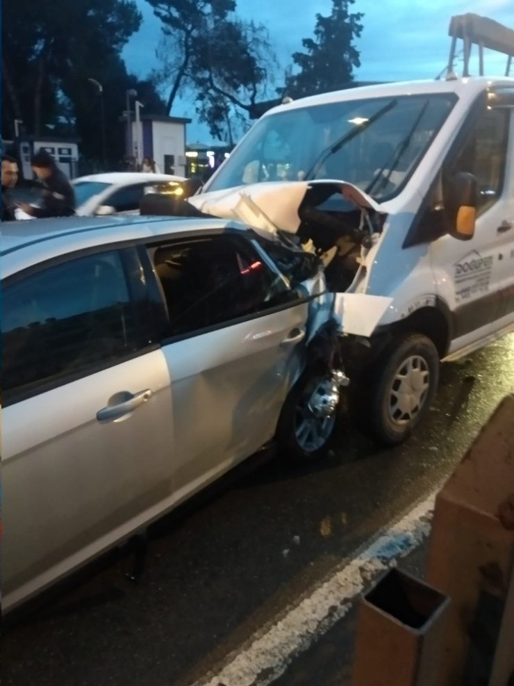 Trabzonlu bankacılar Ordu’da kaza geçirdi