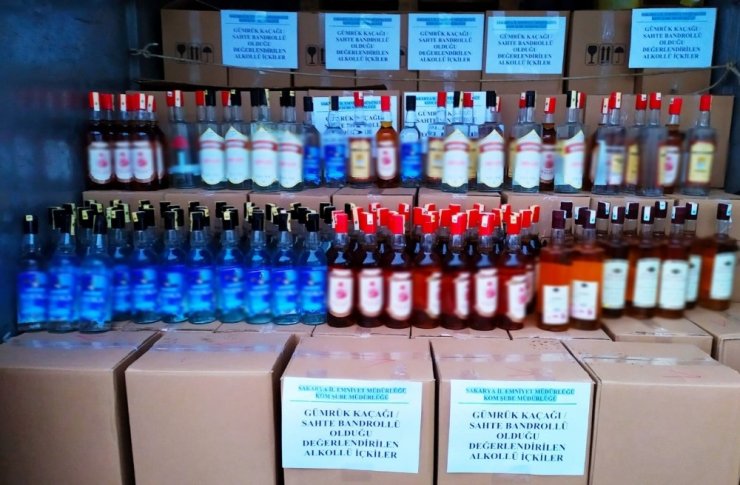 Sakarya’da piyasa değeri 620 bin TL olan kaçak içki ele geçirildi