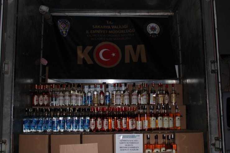 Sakarya’da piyasa değeri 620 bin TL olan kaçak içki ele geçirildi