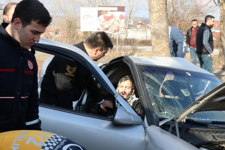 Sakarya’da feci kaza: 10 yaşındaki çocuk hayatını kaybetti, anne ve baba yaralandı