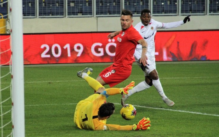 Süper Lig: Gençlerbirliği: 0 - Gaziantep FK: 0 (İlk yarı)