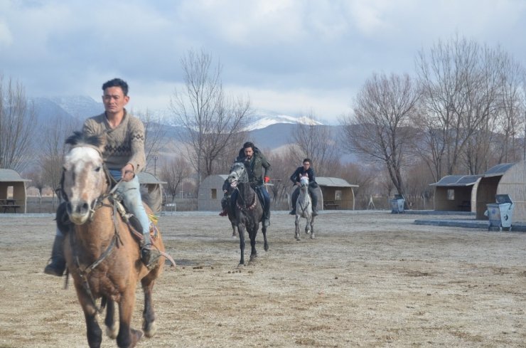 Erciyes’in eteklerinde cirit sporunu canlandırmak için çalışmalar başladı