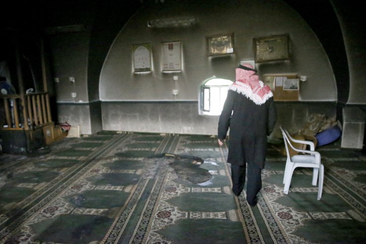 Yahudi yerleşimciler Kudüs’te bir camiyi ateşe verdi