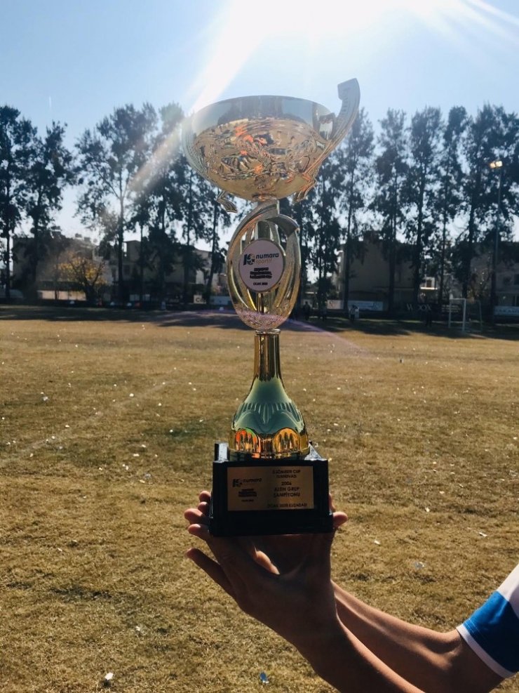 Yunusemre Belediyespor U-14 takımı şampiyon oldu