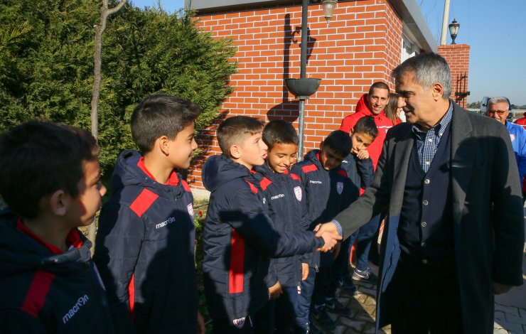 A Milli Takım Teknik Direktörü Şenol Güneş'ten genç futbolculara tavsiyeler: