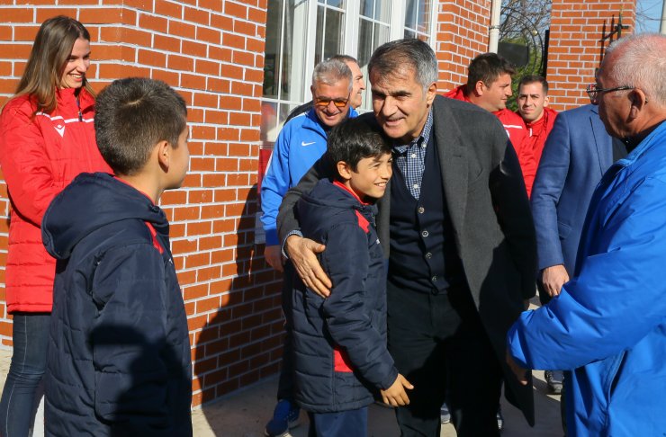 A Milli Takım Teknik Direktörü Şenol Güneş'ten genç futbolculara tavsiyeler: