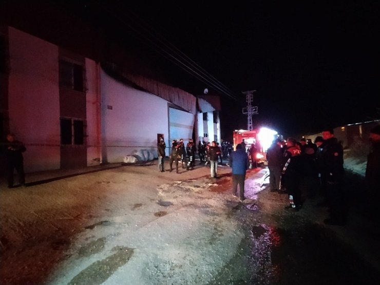 Adana’da deri fabrikasında yangın: 1 ölü