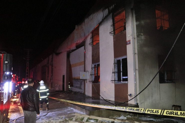 Adana’da deri fabrikasında yangın: 1 ölü