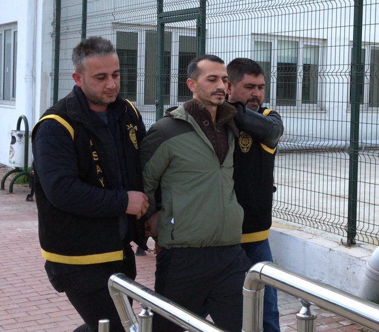 Adana'da cezaevi firarisi hükümlü durakta otobüs beklerken yakalandı