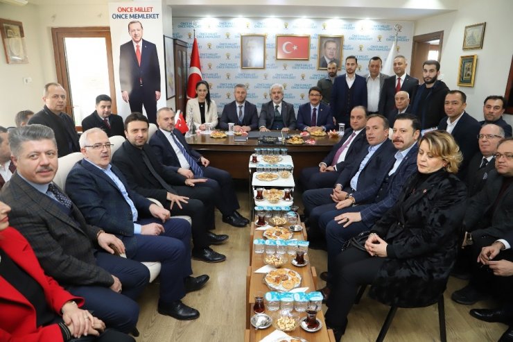 AK Parti’li Çipilioğlu: “İlçe teşkilatımız Türkiye’ye örnek gösterildi”