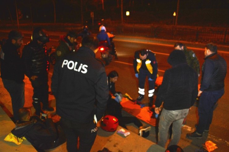 Otomobil önüne çıkan motosiklete çarptı: 2 yaralı