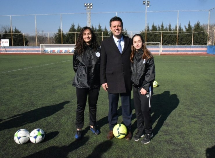 Başkan Sarıkurt’tan ÇBSK kadın futbol takımına destek