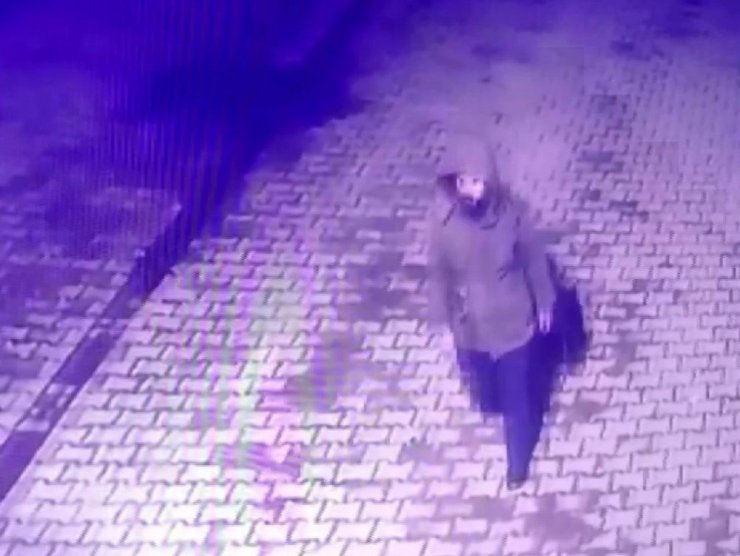 Deprem sonrası eline aldığı bıçakla 160 aracın lastiğini patlattı