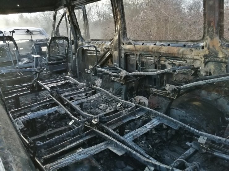 Düzce’de yolcu minibüsü yandı, 15 kişi son anda kurtuldu
