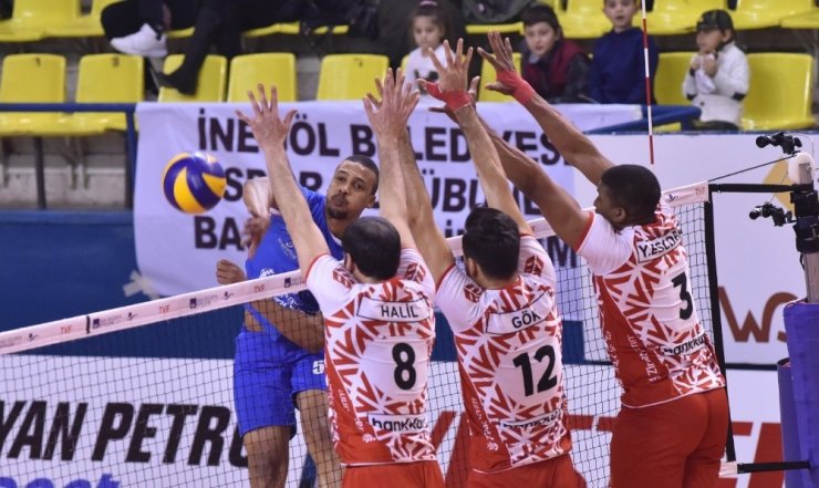 Efeler Ligi: İnegöl Belediyespor: 1 - Ziraat Bankası: 3