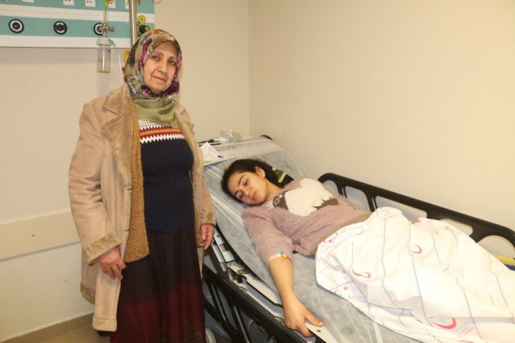 Deprem anında 2 kattan atlayan genç kız o anları anlattı