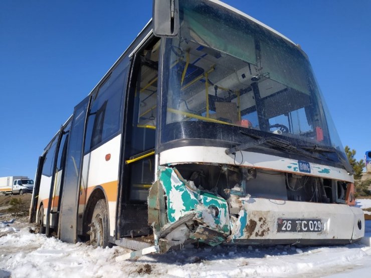 Eskişehir’de halk otobüsü yoldan çıktı: 6 yaralı