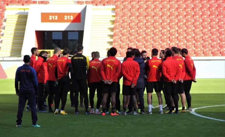Göztepe, yeni stadında ilk antrenmanını yaptı