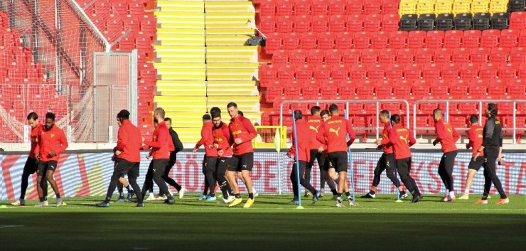 Göztepe, yeni stadında ilk antrenmanını yaptı