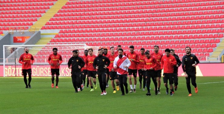 Göztepe, yeni stadında ilk antrenmanını yaptı