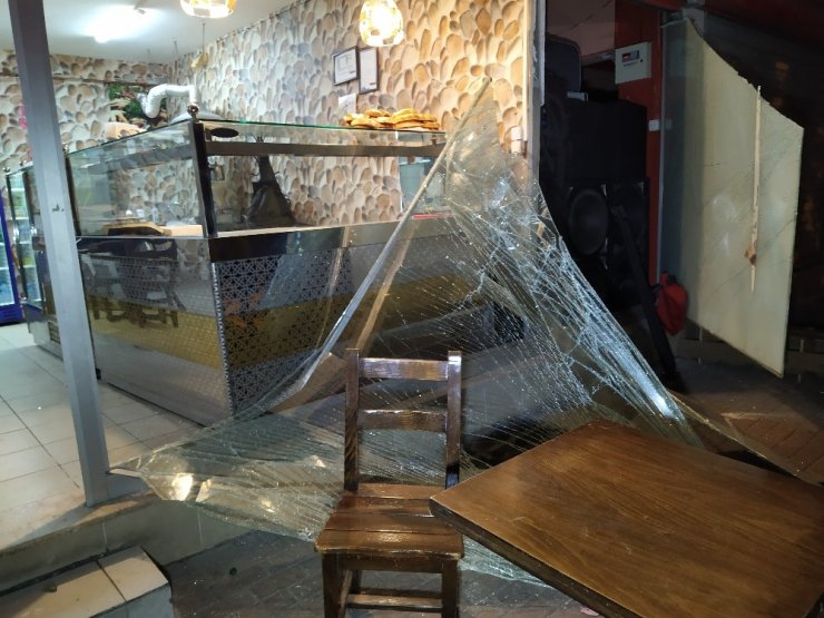 Küçükçemece’de iş yerinde tüp patladı: 1 yaralı