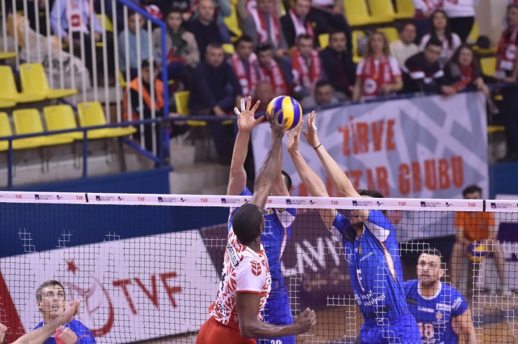 Voleybol: AXA Sigorta Efeler Ligi