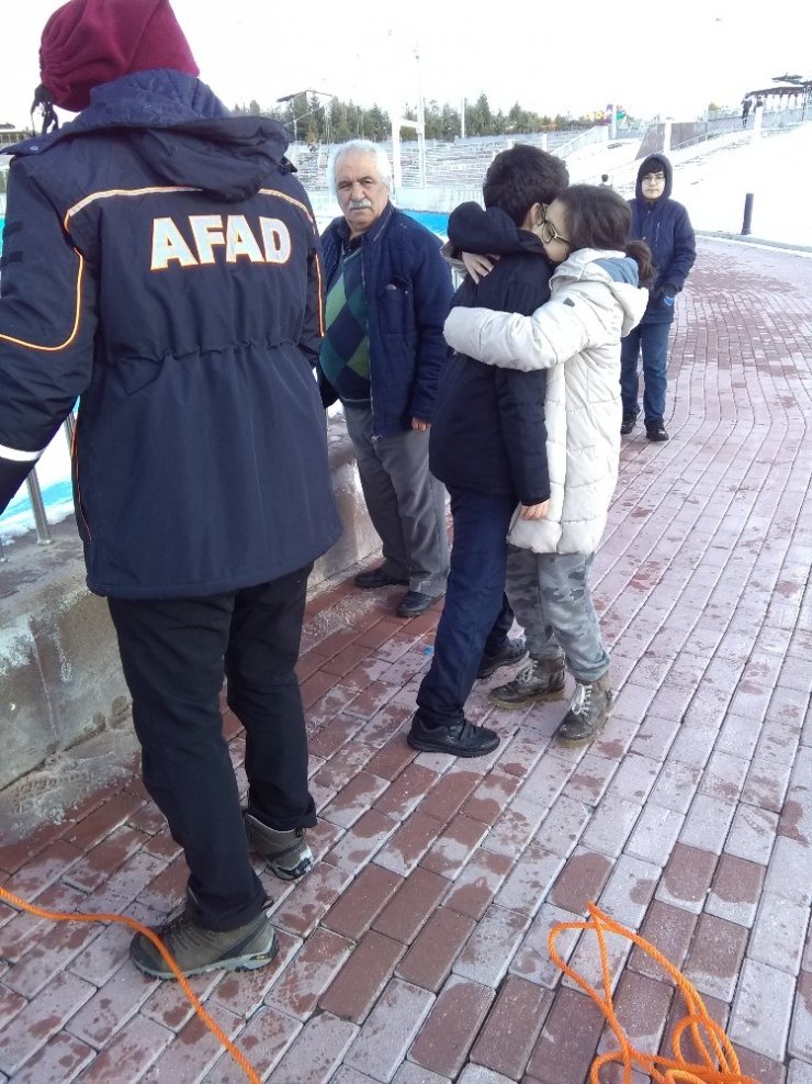Karaman’da düştüğü suni göletten çıkamayan çocuğu AFAD kurtardı