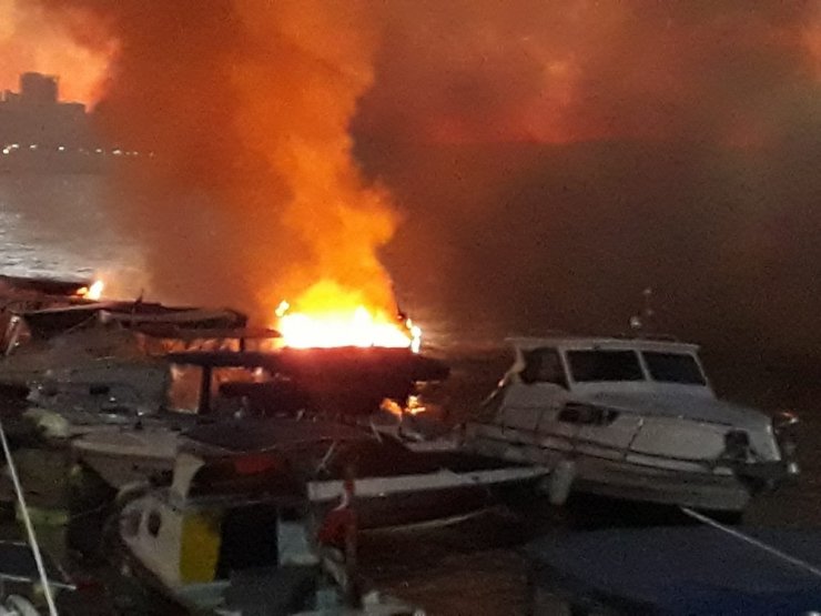 Kartal’da marinada 6 tekne alev alev yandı: 1 yaralı
