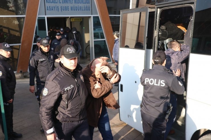 Kocaeli’de akaryakıt tırtıkçılığı operasyonunda 23 kişiden 2’si tutuklandı