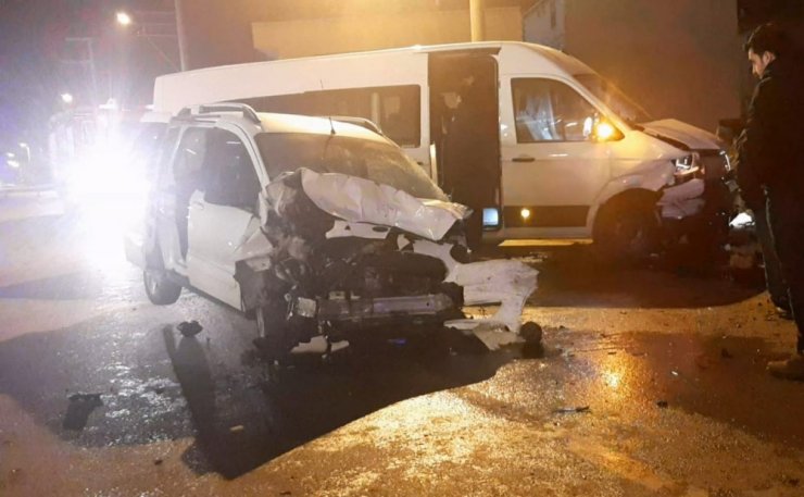 Kocaeli’de trafik kazası: 2’si ağır 11 yaralı