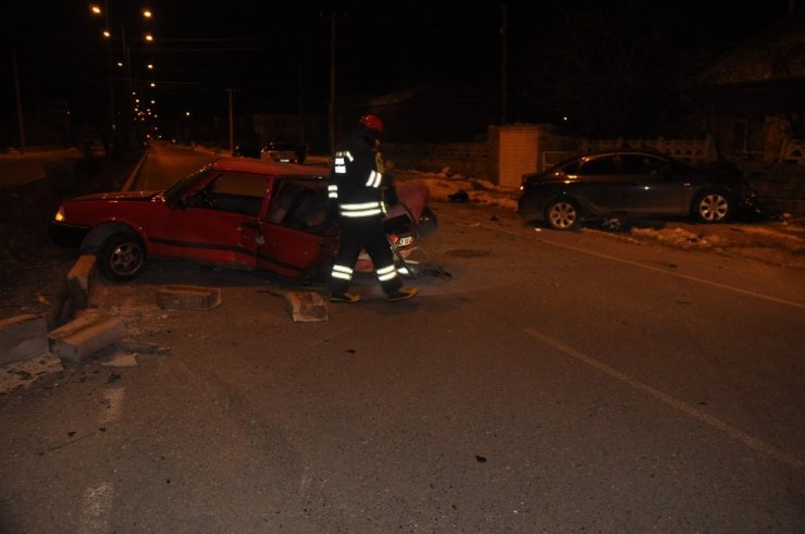 Seydişehir’de otomobiller çarpıştı: 3 yaralı