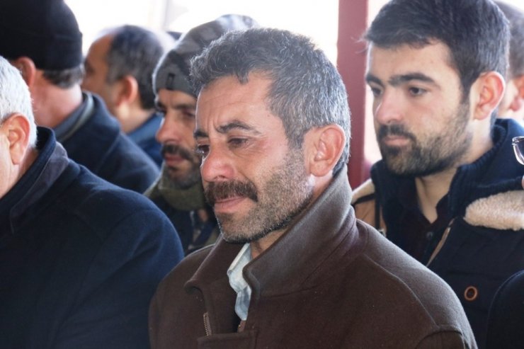 Depremde ölen anne ve oğlu defnedildi