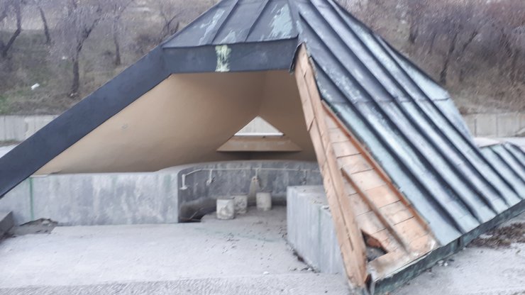 Nallıhan'da camiden bakır levhalar çalındı