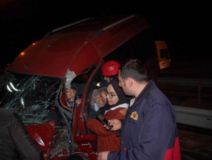 Rize’de 3 araç birbirine girdi: 1 ölü, 8 yaralı