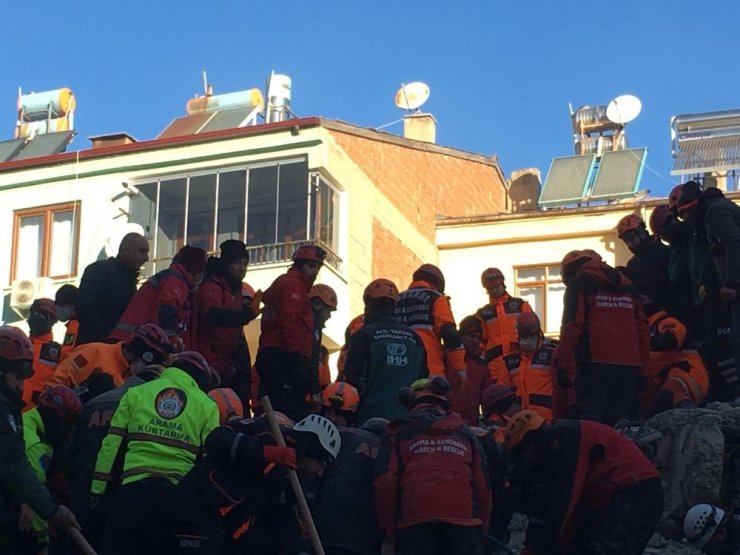 Siirt’ten giden 20 personelin katılımıyla 2 kişi kurtarıldı
