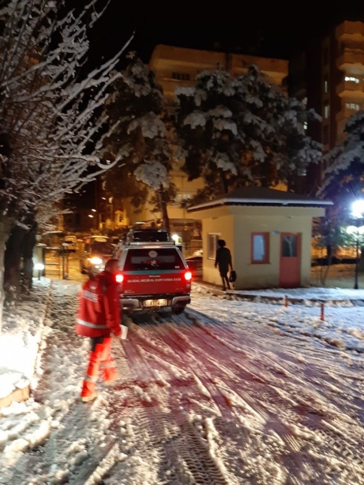 Siirt’te ekipler deprem bölgesine gitmek için hazır bekliyor