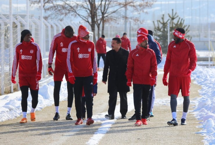 Rıza Çalımbay: “Transferler bugün geliyor”