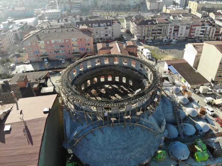 Sultangazi’de inşaat halindeki caminin kubbesi çöktü