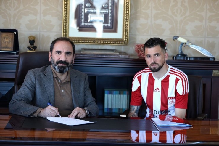 Claudemir, Sivasspor ile resmi sözleşmeyi imzaladı