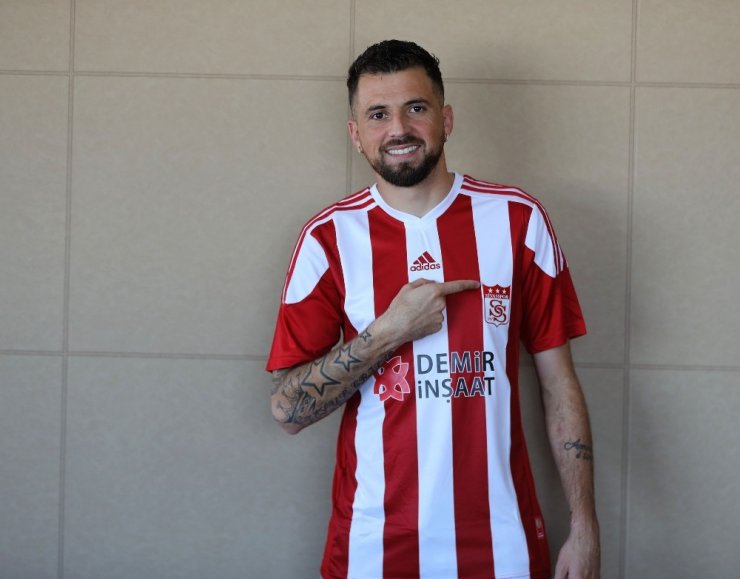 Claudemir, Sivasspor ile resmi sözleşmeyi imzaladı