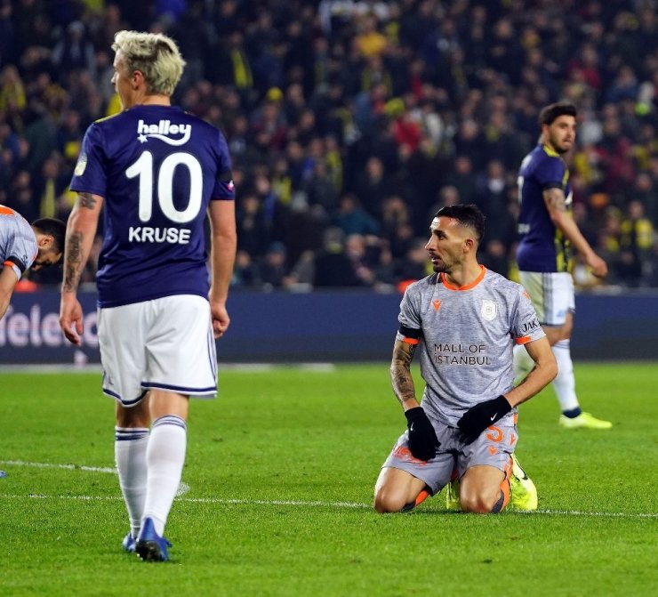 Süper Lig: Fenerbahçe: 0 - Başakşehir: 0 (İlk yarı)
