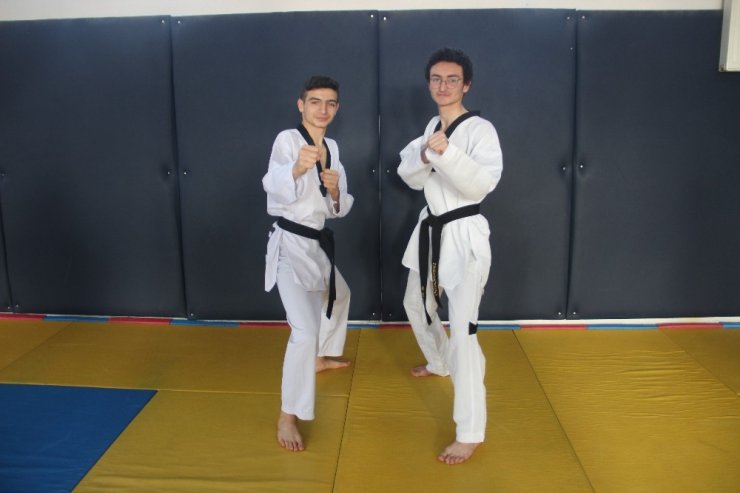 Erzurumlu taekwondocuların başarısı gururlandırdı