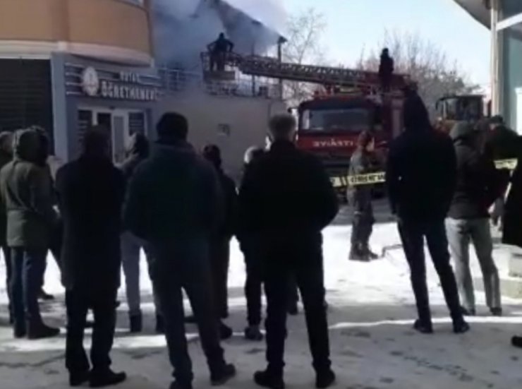 Tutak Öğretmen evi kafesinde yangın