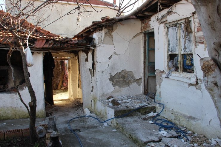 Manisa beşik gibi sallanmaya devam ediyor