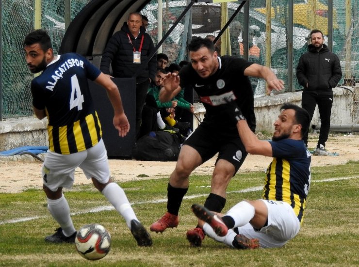 Alaçatıspor’dan maç öncesi anlamlı pankart