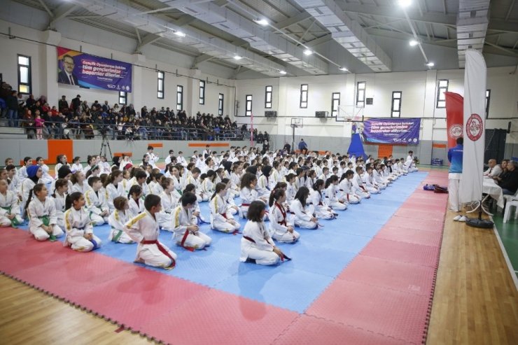 Başakşehirli tekvandocular kuşak atladı